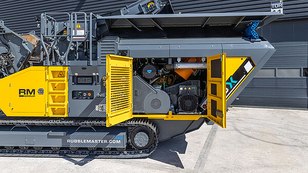 Impact Crusher RM 90X - engine compartment, door open