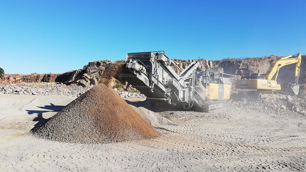 Mobile rock crusher processing granite