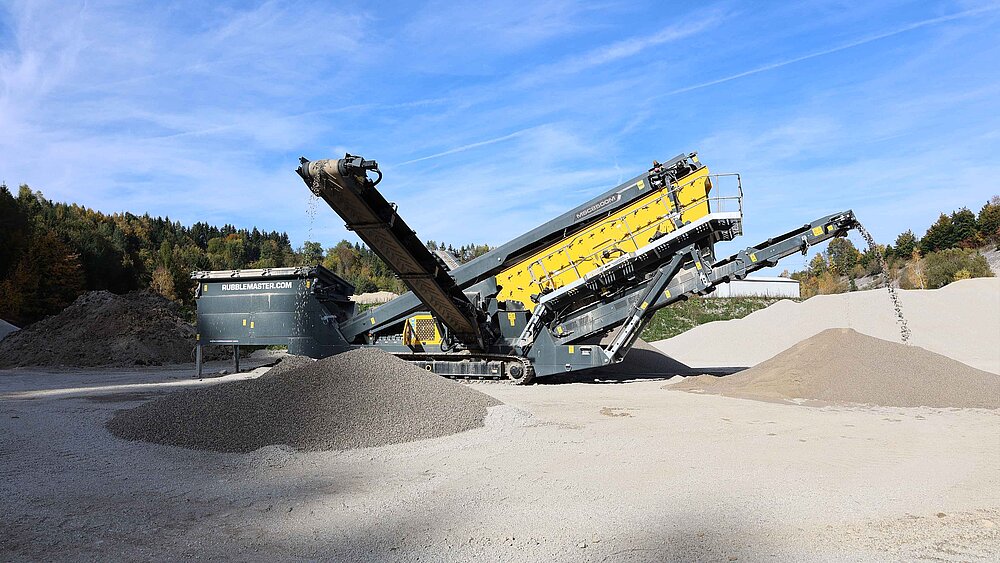 RM MSC 8500M processes natural stone in Austria 